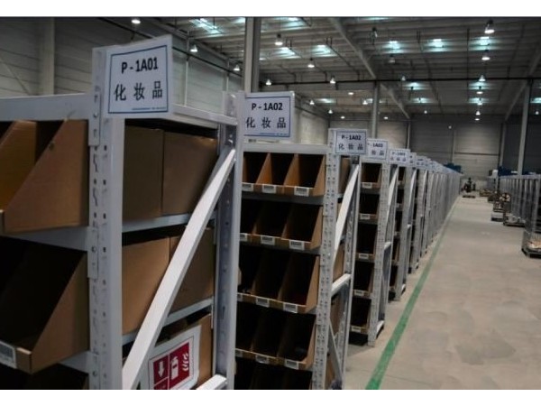 無人長期停留，但是需要保持一定濕度的庫房應(yīng)采取哪種系統(tǒng)？